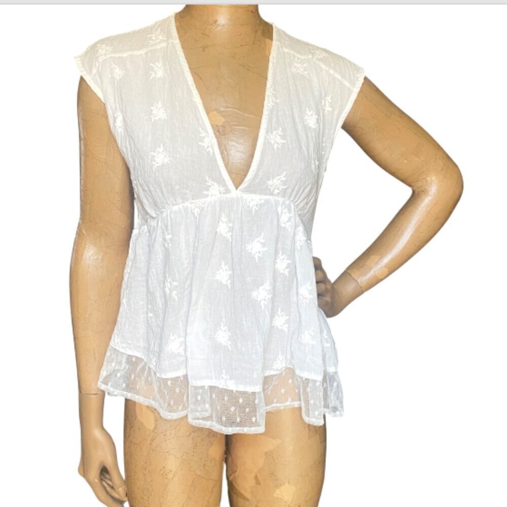She + Sky‎ Deep V Neck White Embroidered Babydoll Top Sz S #134N